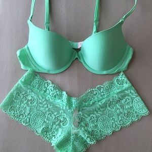 NWOT VS 2 Piece Set Light Green 34B/Size Small